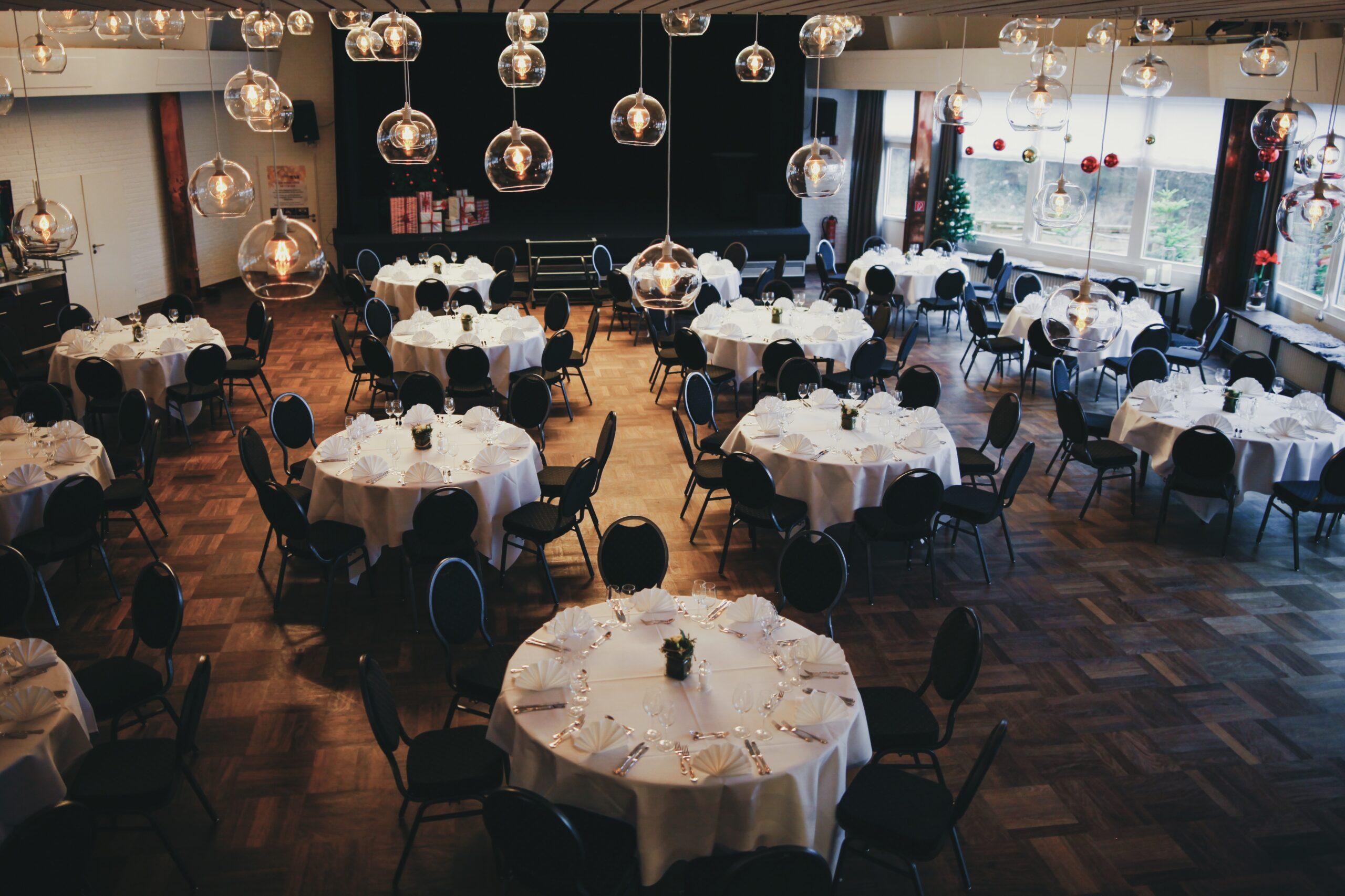 Hochzeitslocation_Saal_2-Kopie-scaled